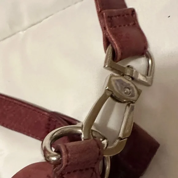 Elegant Burgundy Leather Shoulder Bag - Picture 2 of 8